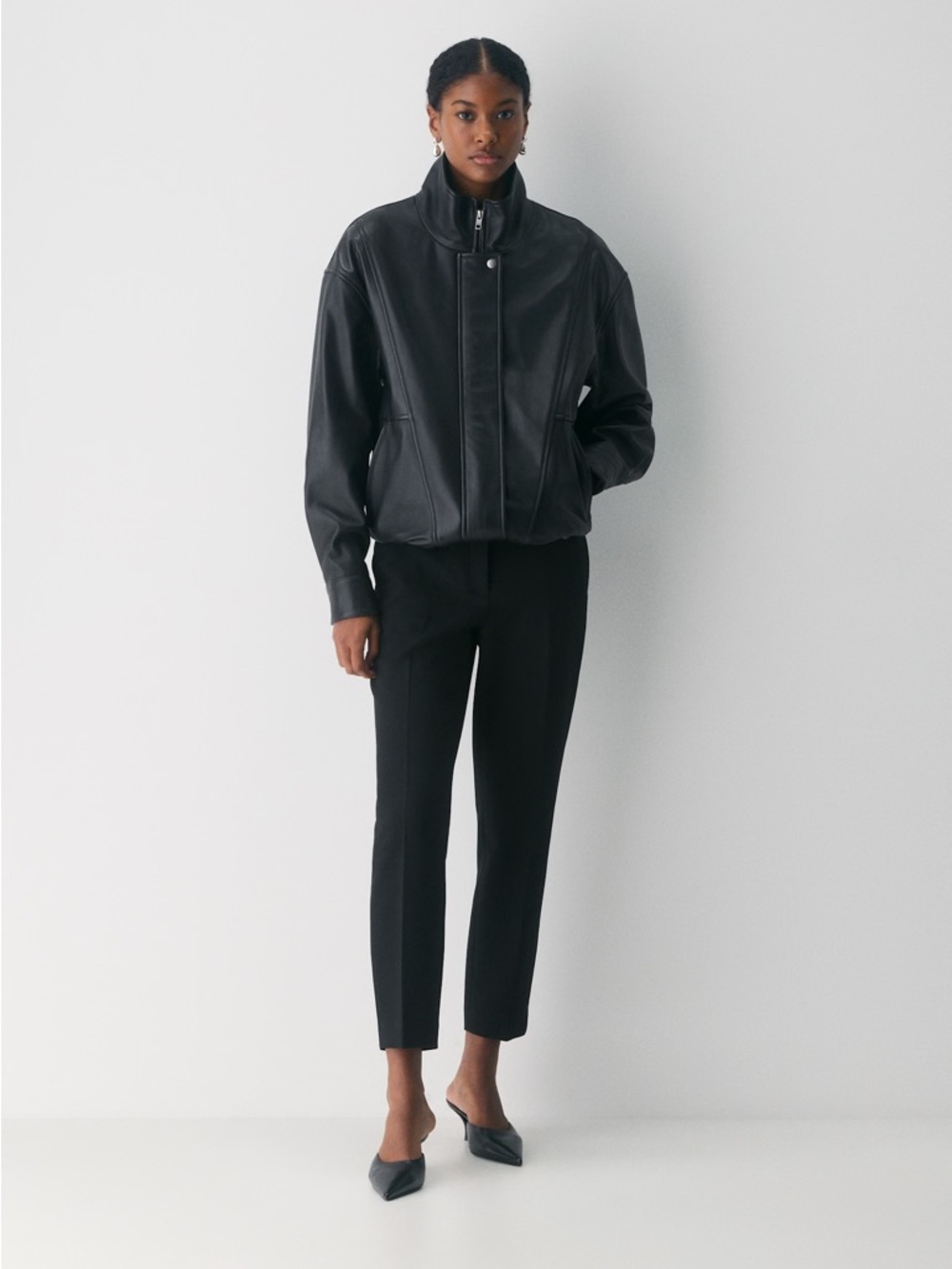 Aritzia Black Cropped Ankle Pants